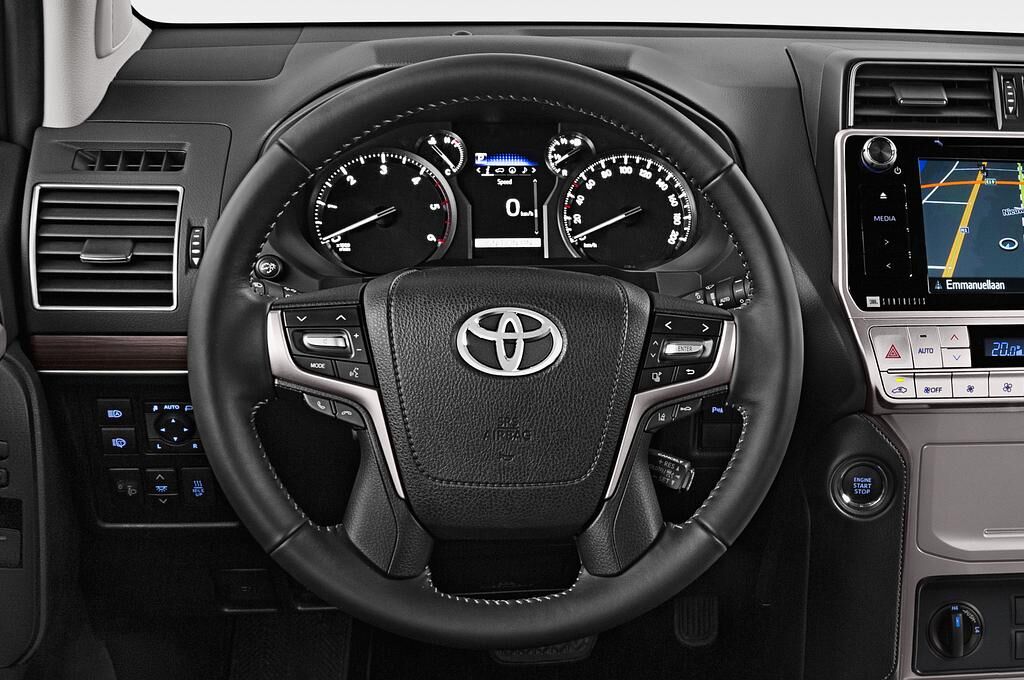 Toyota Land Cruiser 150 (Baujahr 2018) Executive 3 Türen Lenkrad