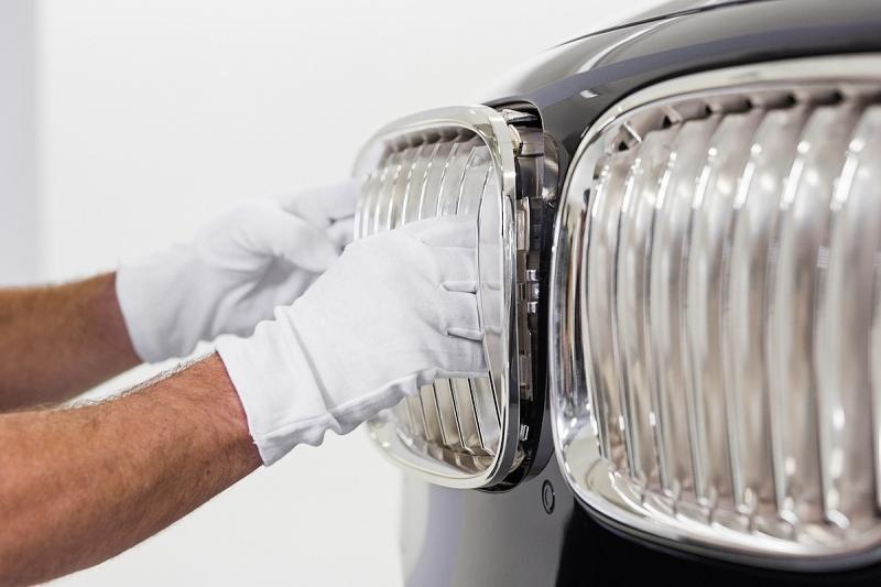 Die BMW-Niere ist versilbert