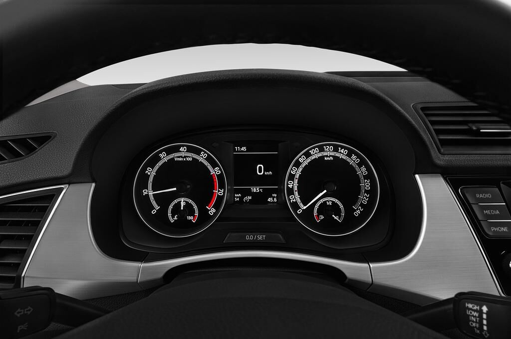 Skoda Fabia (Baujahr 2018) Ambition 5 Türen Tacho und Fahrerinstrumente