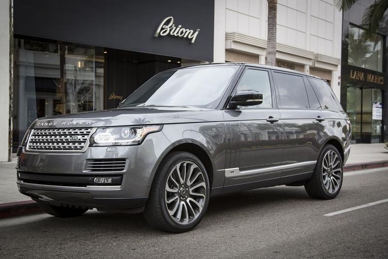 Der Range Rover LWB wiegt etwa 3,2 Tonnen