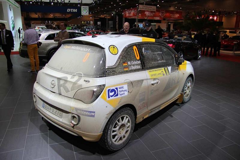 Eine Neuheit von Opel: der Adam Rallye 2 mit original Staub.