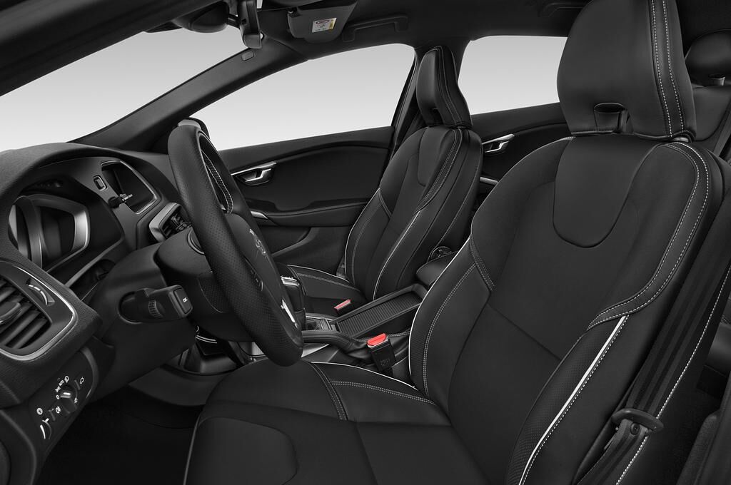Volvo V40 (Baujahr 2018) R-Design 5 Türen Vordersitze