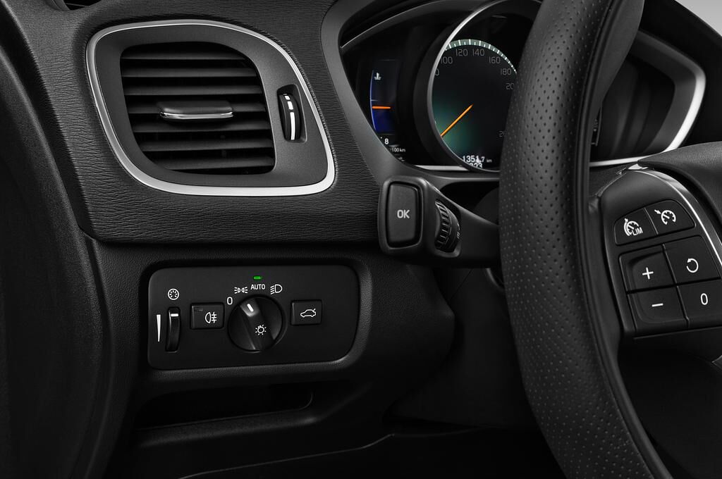 Volvo V40 (Baujahr 2018) R-Design 5 Türen Lüftung