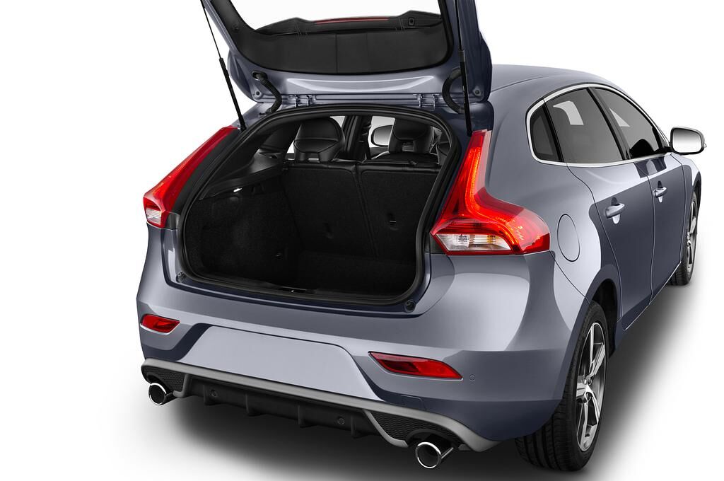 Volvo V40 (Baujahr 2018) R-Design 5 Türen Kofferraum