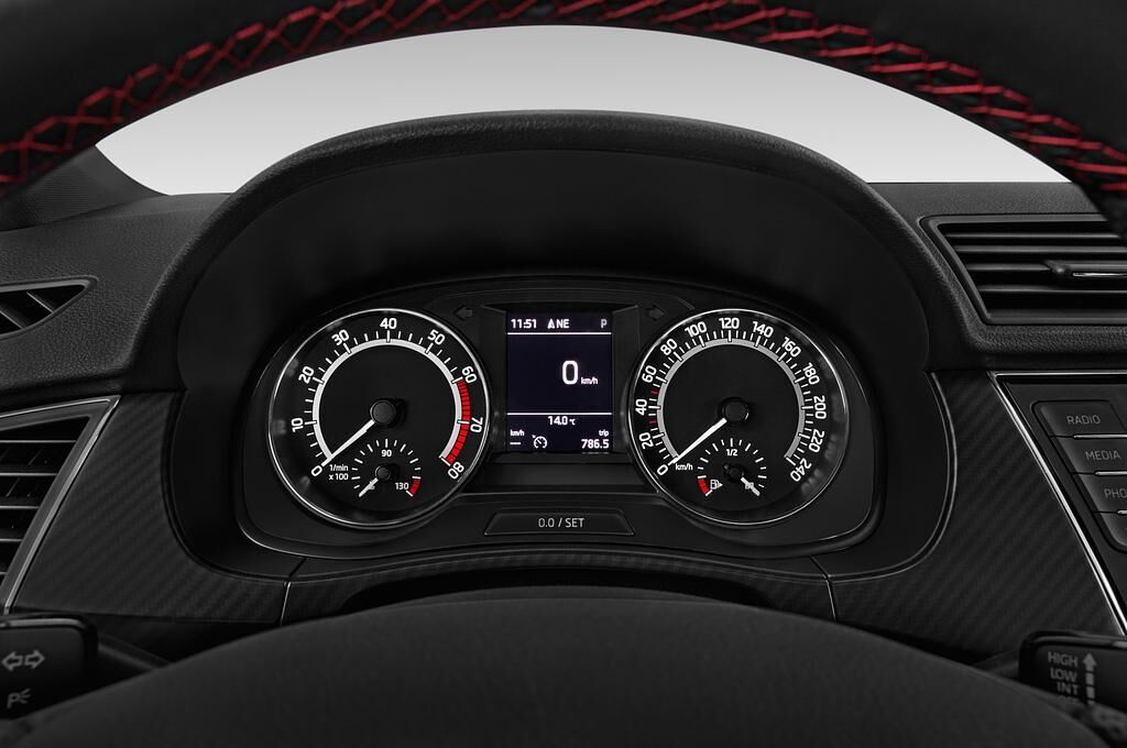 Skoda Fabia (Baujahr 2018) Monte Carlo 5 Türen Tacho und Fahrerinstrumente