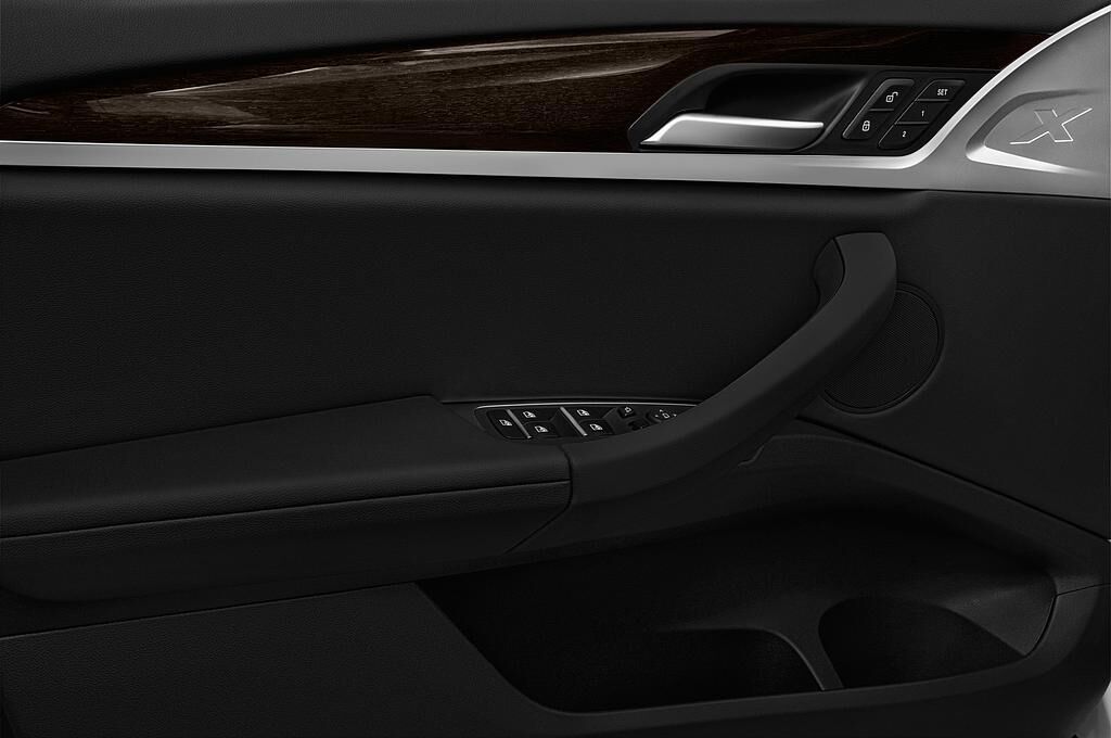 BMW X3 (Baujahr 2019) xLine 5 Türen Bedienungselemente Tür