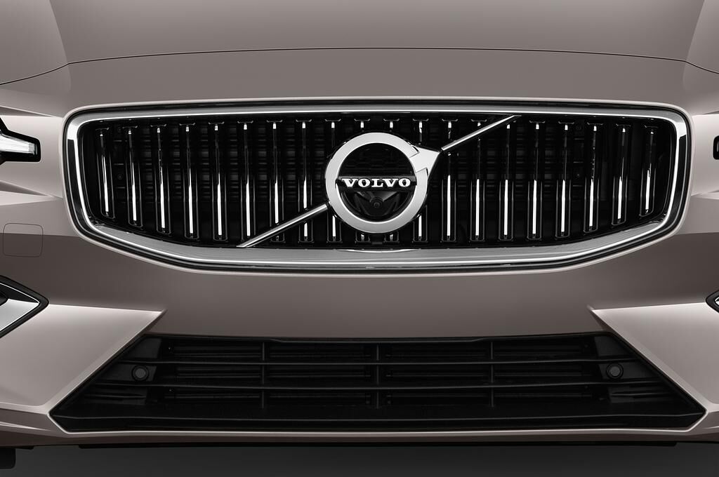 Volvo V60 (Baujahr 2019) Inscription 5 Türen Kühlergrill und Scheinwerfer