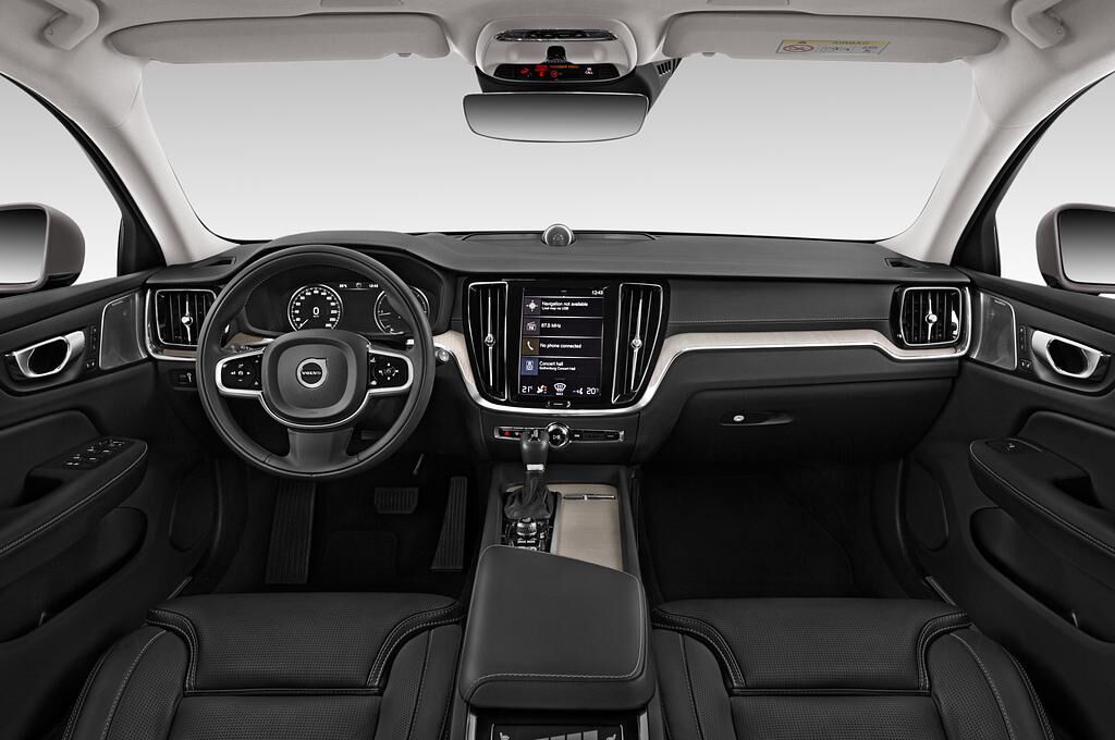 Volvo V60 (Baujahr 2019) Inscription 5 Türen Cockpit und Innenraum