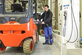 BMW Werk in Leipzig erhält Stapler und Schlepper mit Wasserstoffantrieb