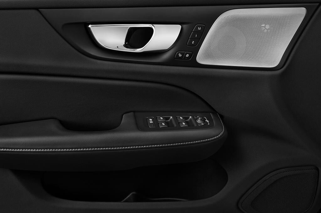 Volvo V60 (Baujahr 2019) Inscription 5 Türen Bedienungselemente Tür