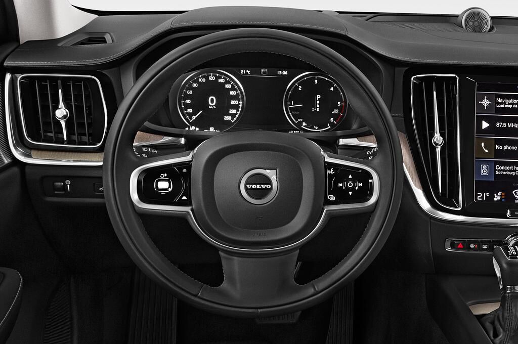 Volvo V60 (Baujahr 2019) Inscription 5 Türen Lenkrad