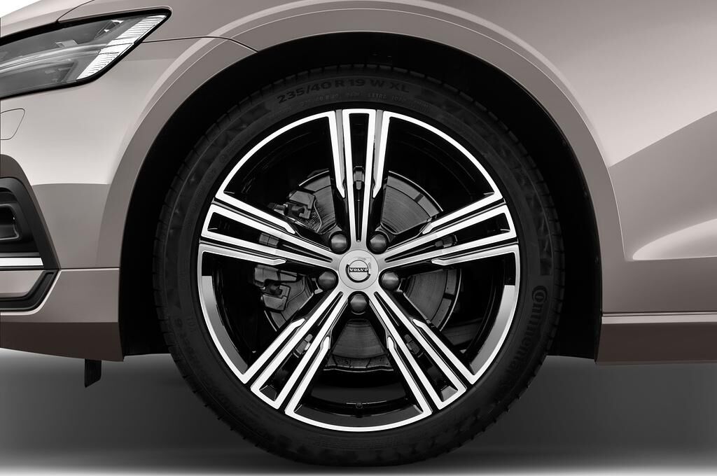 Volvo V60 (Baujahr 2019) Inscription 5 Türen Reifen und Felge