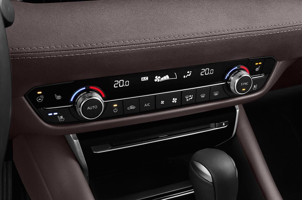 Mazda Mazda6 (Baujahr 2018) Sports Line 4 Türen Temperatur und Klimaanlage