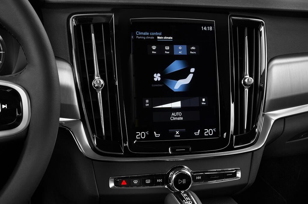 Volvo V90 (Baujahr 2019) Momentum 5 Türen Temperatur und Klimaanlage