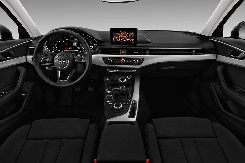 Audi A4 (Baujahr 2016) Sport 5 Türen Cockpit und Innenraum