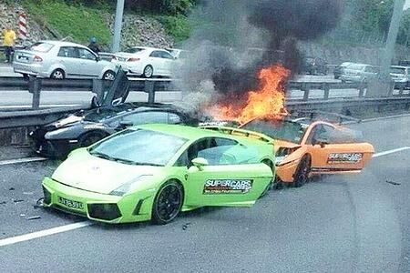 Drei Lamborghini Gallardo`s auf einen Schlag geschrottet und abgefackelt
