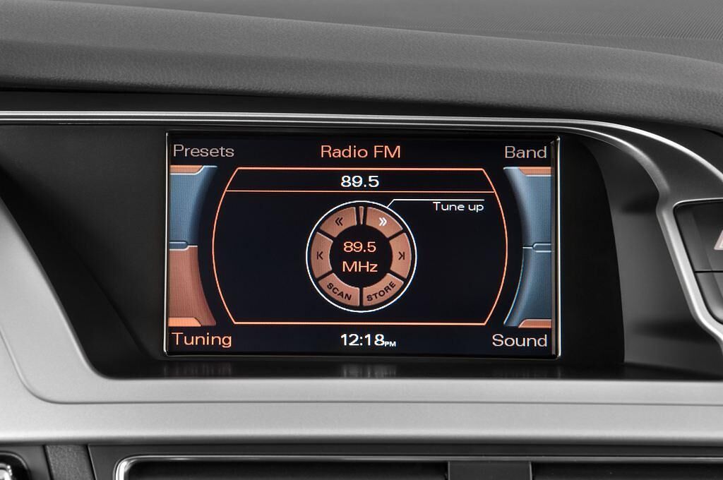 Audi A4 (Baujahr 2010) Avant 5 Türen Radio und Infotainmentsystem