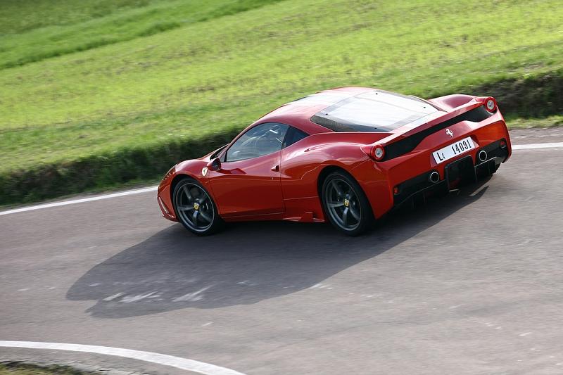 Der Heckspoiler sitzt beim Ferrari 458 Speciale 3,5 Zentimeter weiter hinten