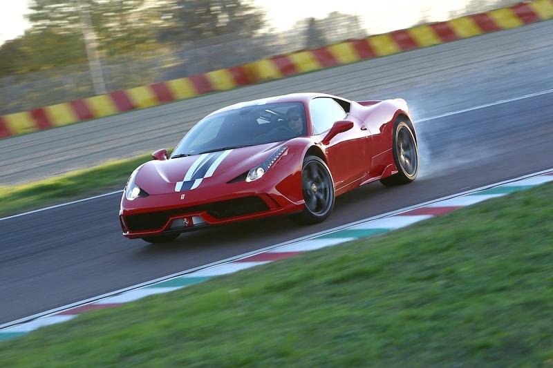 Der V8-Motor des Ferrari 458 Speciale hat eine spezifische Motorleistung von 135 PS/l