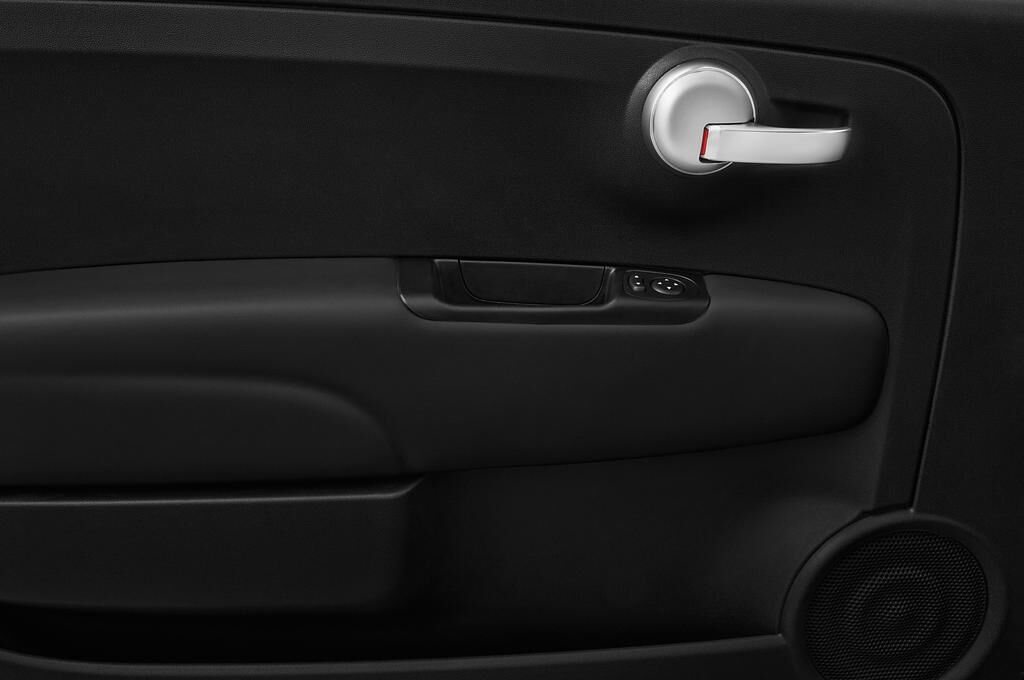 Abarth 595 Turismo (Baujahr 2018) - 2 Türen Bedienungselemente Tür