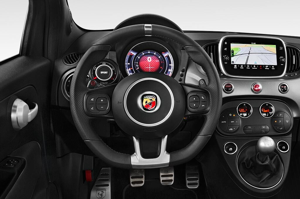 Abarth 595 Turismo (Baujahr 2018) - 2 Türen Lenkrad