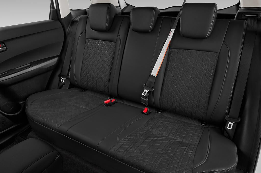Suzuki Vitara (Baujahr 2019) Comfort+ 5 Türen Rücksitze
