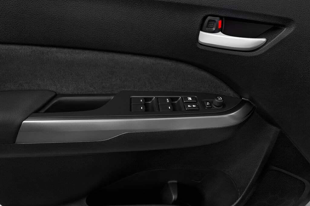 Suzuki Vitara (Baujahr 2019) Comfort+ 5 Türen Bedienungselemente Tür