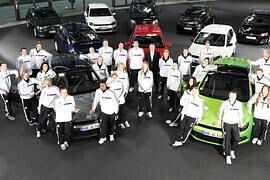 Fußballfrauen des VfL Wolfsburg erhielten erstmals Volkswagen Dienstfahrzeuge
