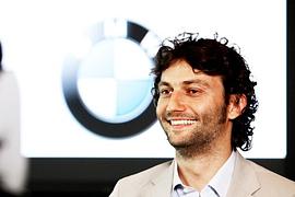 Startenor Jonas Kaufmann führt Partnerschaft mit BMW fort