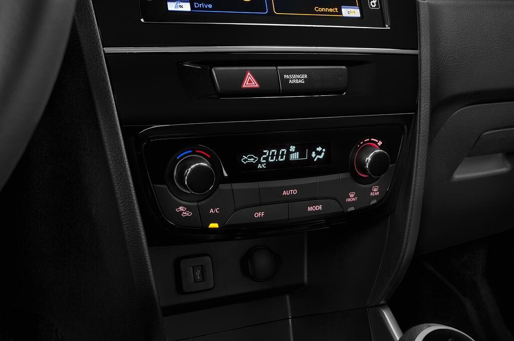 Suzuki Vitara (Baujahr 2019) Comfort+ 5 Türen Temperatur und Klimaanlage