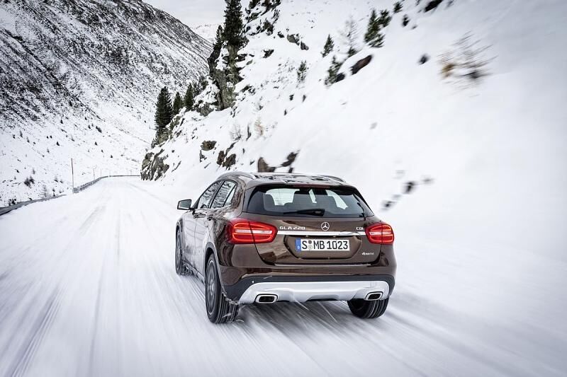 Der Mercedes-Benz GLA hat mehr Bodenfreiheit als beispielsweise ein BMW X1