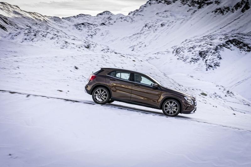 Der Mercedes-Benz GLA 220 CDI 4matic hat eine Höchstgeschwindigkeit von 215 km/h