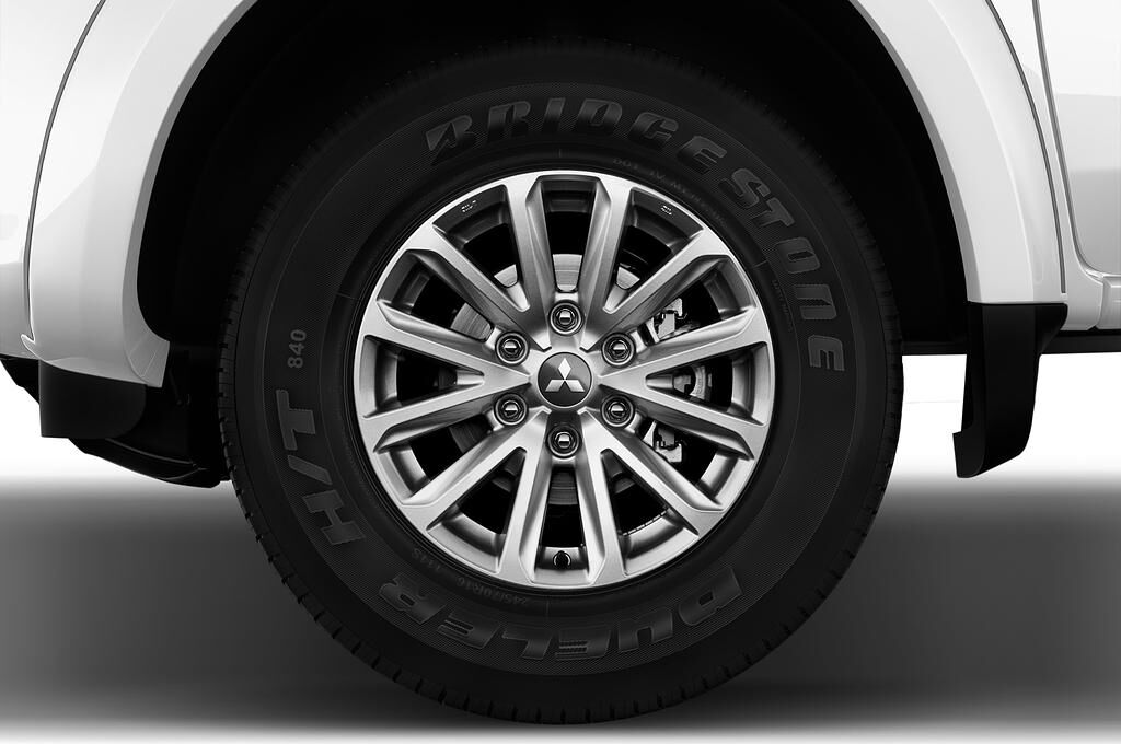 Mitsubishi L200 (Baujahr 2018) Plus 2 Türen Reifen und Felge