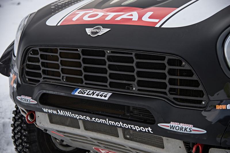 Der Kühlergrill ist markant