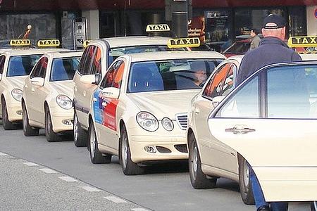 Taxi- Verband zweifelt Gesetzmäßigkeit des Geschäftsmodell von Daimler und Blacklane an