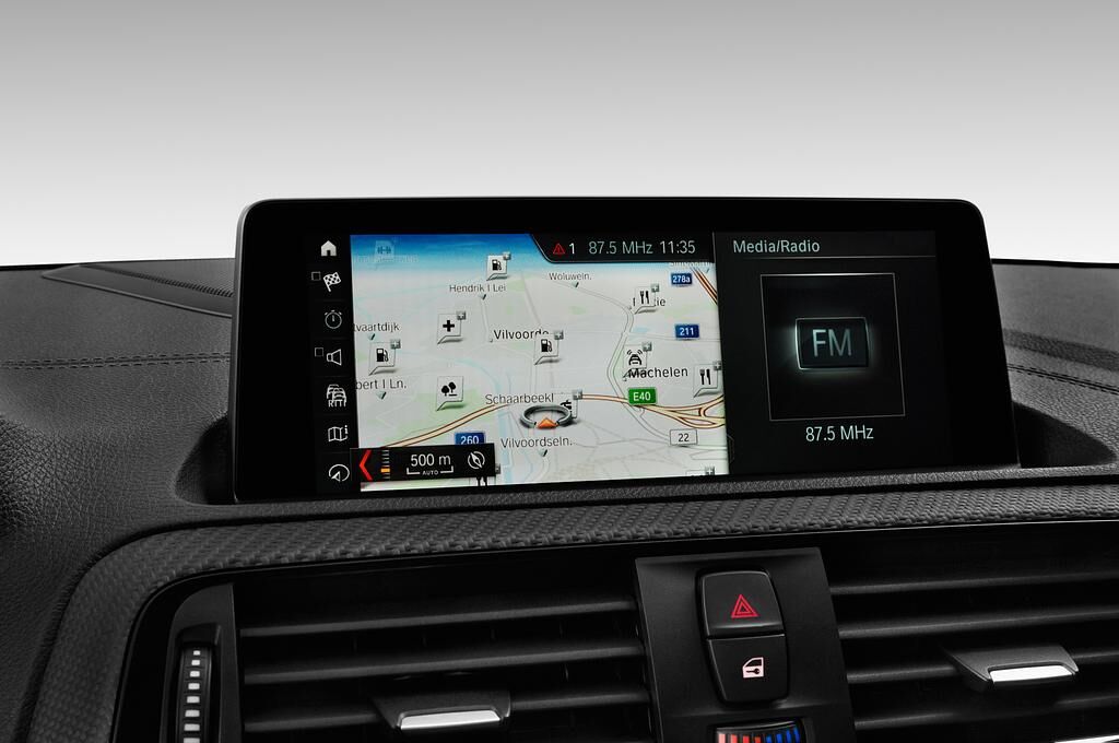 BMW M2 Competition (Baujahr 2019) Base 2 Türen Radio und Infotainmentsystem