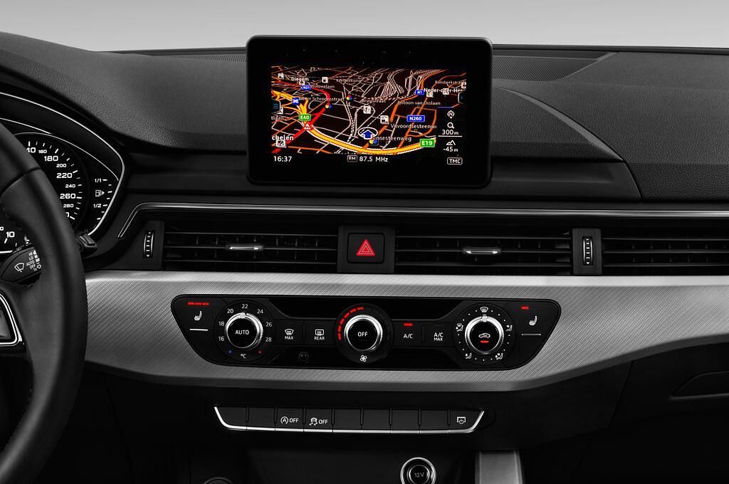 Audi A4 (Baujahr 2016) Sport 5 Türen Mittelkonsole