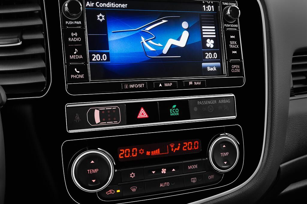 Mitsubishi Outlander Plug-in Hybrid (Baujahr 2018) Plus 5 Türen Temperatur und Klimaanlage