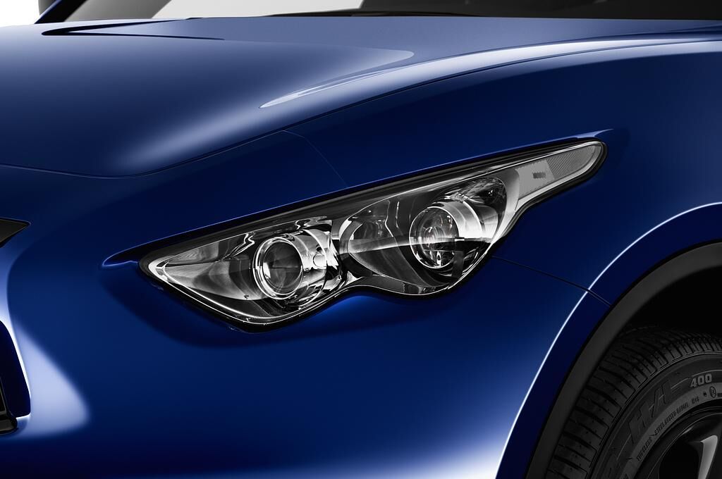 Infiniti QX70 (Baujahr 2018) S 5 Türen Scheinwerfer