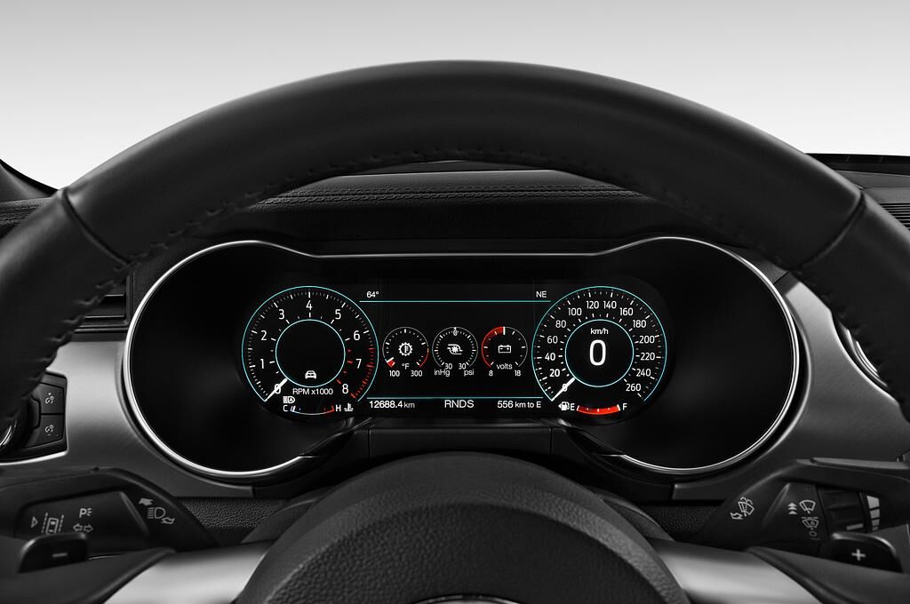 Ford Mustang Fastback (Baujahr 2018) - 2 Türen Tacho und Fahrerinstrumente