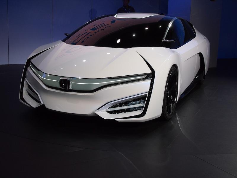 Das Brennstoffzellenfahrzeug Honda FCEV Concept schaut futuristisch aus
