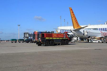 Flughafenfeuerwehr Düsseldorf - Die lassen nichts anbrennen