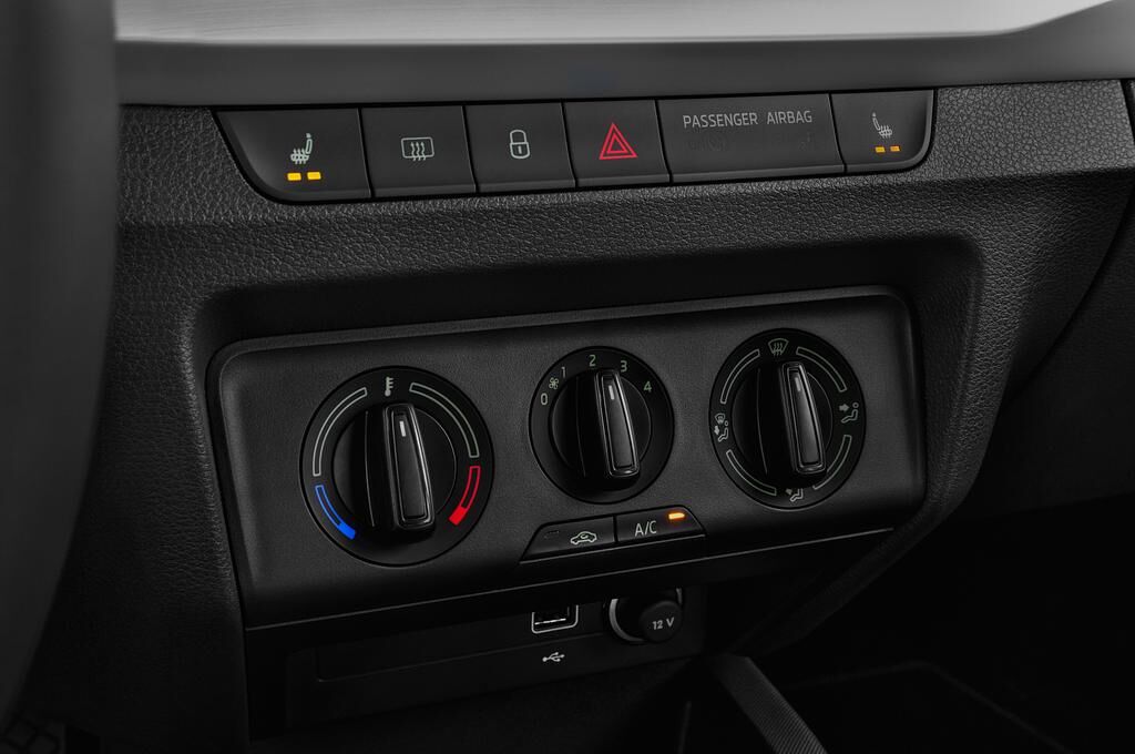 Skoda Fabia Combi (Baujahr 2019) Ambition 5 Türen Temperatur und Klimaanlage