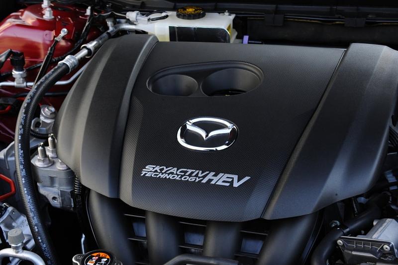 Mazda 3 Skyactiv Hybrid auf den Straßen von Yokohama