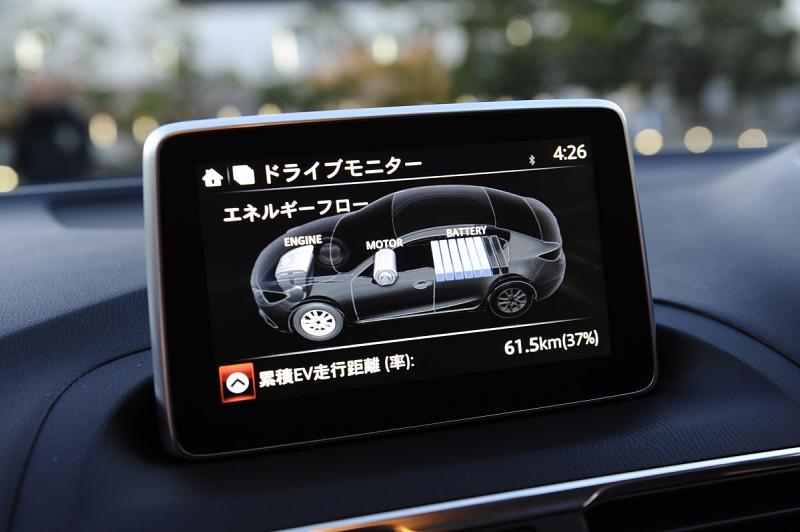 Mazda 3 Skyactiv Hybrid auf den Straßen von Yokohama