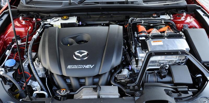Mazda 3 Skyactiv Hybrid auf den Straßen von Yokohama