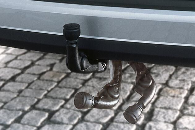 795 Euro: Mit dem Fuß wegschwenkbare Anhängerkupplung