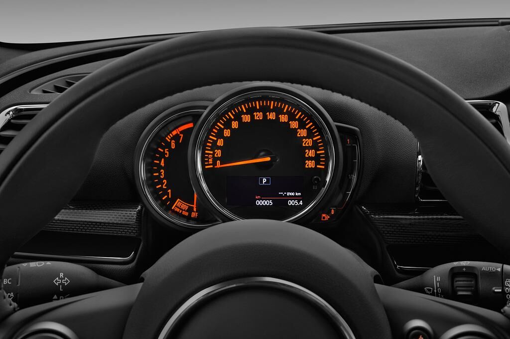 MINI Clubman (Baujahr 2018) Cooper 5 Türen Tacho und Fahrerinstrumente