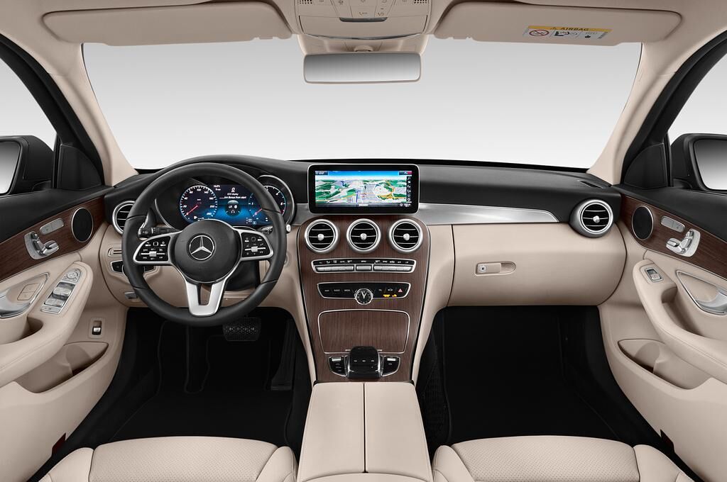 Mercedes C Class T-Modell (Baujahr 2019) Avantgarde 5 Türen Cockpit und Innenraum