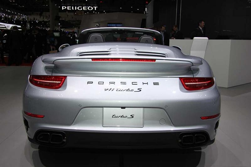 Porsche 911 Carrera Turbo S Cabrio auf der Tokio Motorshow 2013